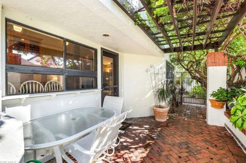 543 Bay Villas Ln, Naples FL 34108-2803 exterior