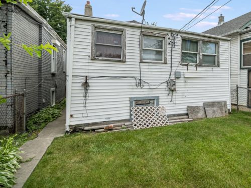 6441 Claremont Ave, Chicago IL 60645-5448 exterior