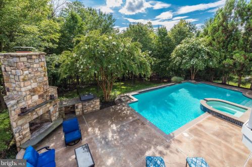 43235 Parkers Rdg Dr, Leesburg VA 20176-5108 exterior