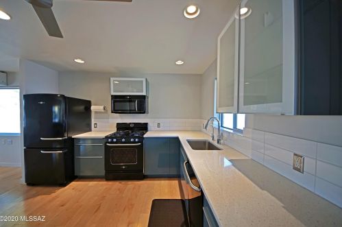 3008 Dickson Dr, Tucson AZ 85716-1722 exterior