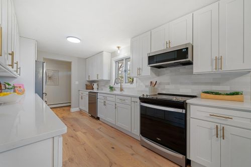 19 Laurel Dr, Concord NH  03304-4321 exterior