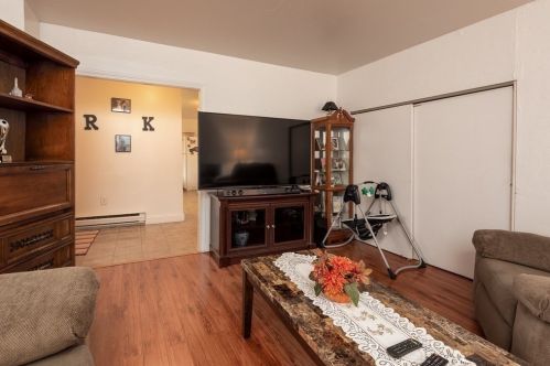 35 Grammont Rd, Worcester MA 01607-1175 exterior