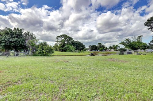 229 Kimball Cir, Fort Pierce FL exterior