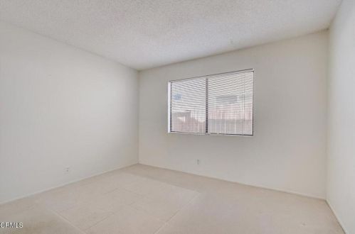 1041 Kumquat Pl, Oxnard CA 93036-1533 exterior