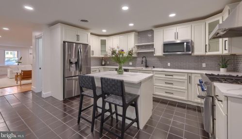 18 Walnut St, Lancaster PA  17602-4924 exterior