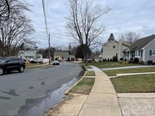 7 Carol Pl, Edison NJ 08817-4804 exterior