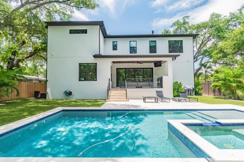 503 Davis Blvd, Tampa FL 33606-4012 exterior