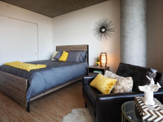 225 Cedar St, Seattle WA  98121-1771 exterior