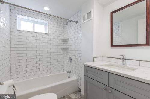 1323 Clarion St, Philadelphia PA 19148-2917 exterior