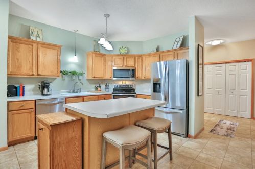 408 Hickory Ln, Saint Paul MN 55128-7037 exterior