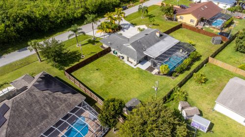 2471 Shell Ave, Fort Pierce FL  34952-6857 exterior