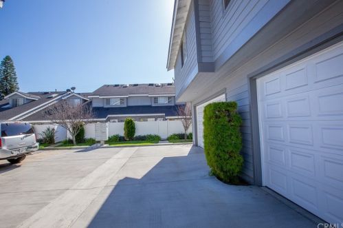 1042 Walnut St, Tustin CA  92780-7826 exterior