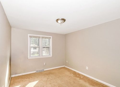 128 Tallyho Dr, Springfield MA  01118-1944 exterior