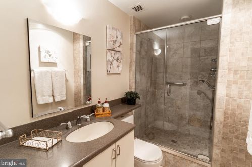 2700 Calvert St, Washington DC  20008-2663 exterior