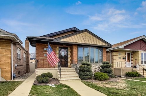 6716 64th St, Chicago, IL 60638-4815