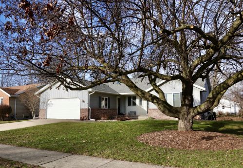 4555 Sutton Pl, Wyoming, MI