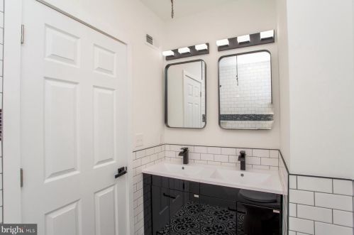 5809 Ditman St, Philadelphia PA 19135-4043 exterior