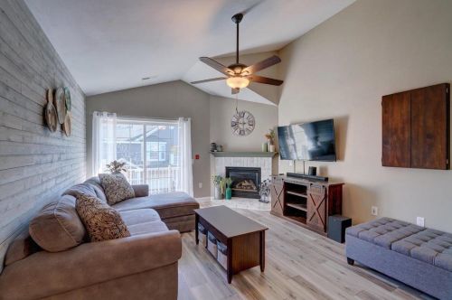 3282 Stonecreek Dr, Madison WI 53719-5250 exterior