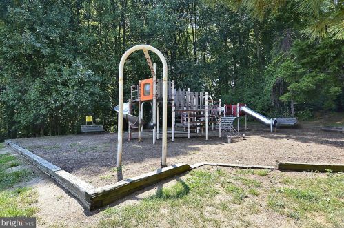 6036 Loganwood Dr, Rockville MD 20852-3459 exterior