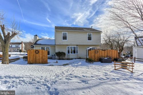 141 Pheasant Run Ln, Hanover PA 17331-9186 exterior