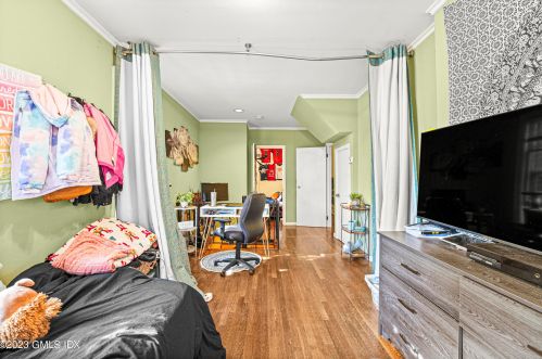 18 Comly Ave, Greenwich CT 06831-4933 exterior