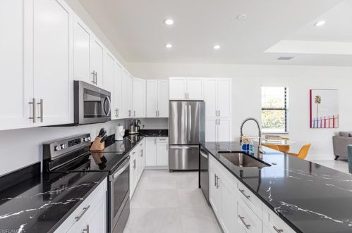 803 106 Ave, Naples FL 34108-1846 exterior