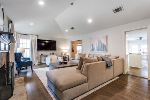 7533 Centenary Ave, Dallas, TX 75225-4518