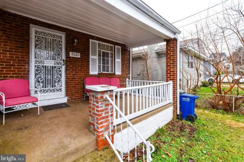 4609 Clay St, Washington DC 20019-1422 exterior