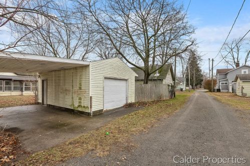 1472 Montgomery Ave, Meskegon MI 49441-1763 exterior