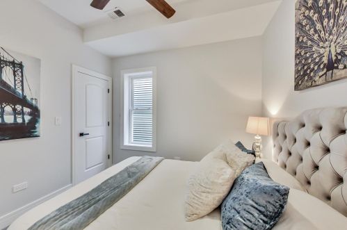 1624 Peterson Ave, Chicago IL  60660-2417 exterior