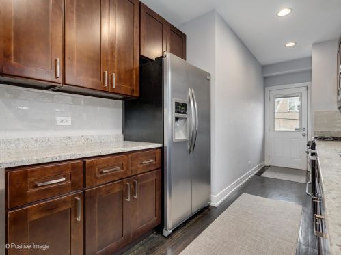 3425 Dickens Ave, Chicago IL 60647-3714 exterior