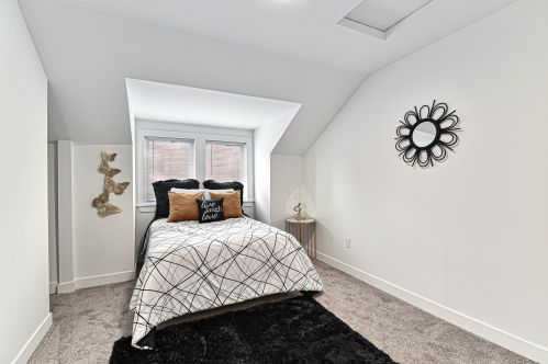 1325 Pryor Ave, Milwaukee WI  53207-1869 exterior