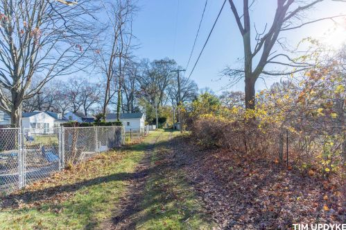 2323 Harding Ave, Meskegon MI 49441-1323 exterior