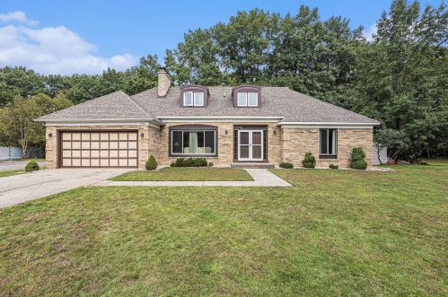 1723 Derbyshire St, Grand Rapids, MI 49508-2524