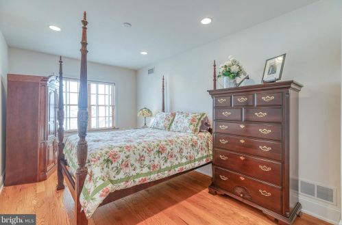 124 Bainbridge St, Philadelphia PA 19147-1866 exterior