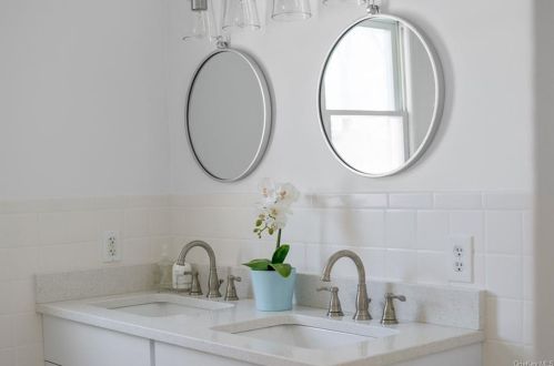 30 Woodcrest Dr, Armonk NY 10504-2904 exterior