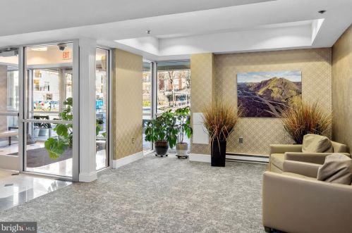 425 Carson Ter, Huntingdon Valley PA  19006-4720 exterior