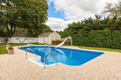 1537 Lincoln Ave, Bohemia NY 11716-4104 exterior