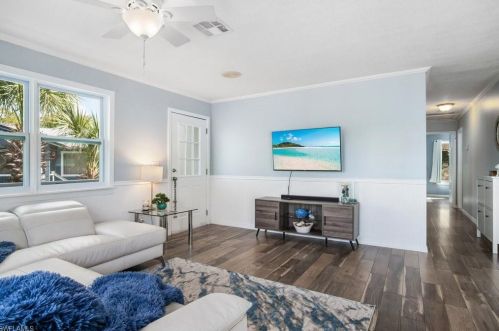 193 Cocohatchee St, Naples FL 34110-1608 exterior