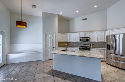 3295 Bear Spring Trl, Tucson AZ  85745-4162 exterior