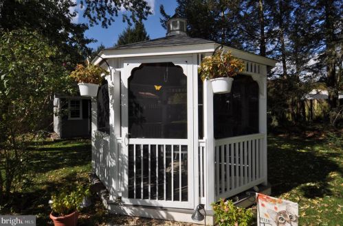 4 Hanover Dr, Cookstown NJ 08511-1005 exterior