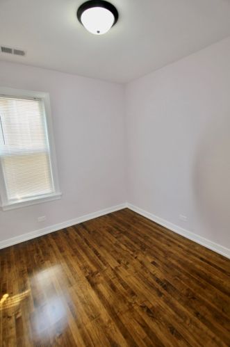 937 Long Ave, Chicago IL 60641-1348 exterior