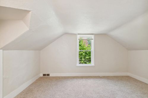 976 Grand Ave, Meskegon MI 49441-1811 exterior