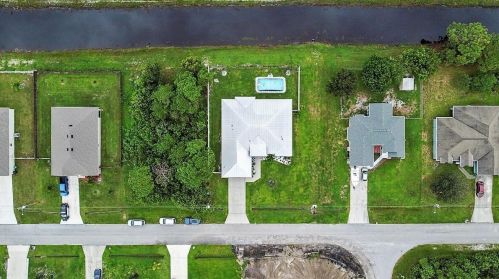 294 Ridgecrest Dr, Fort Pierce FL  34953-8303 exterior