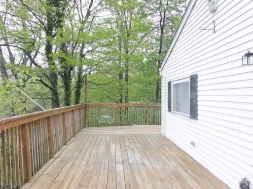 335 Lakeside Ave, Andover, NJ 07821-5820