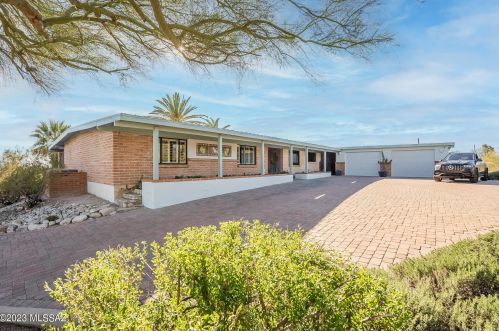 4305 Avenida Del Cazador, Tucson AZ  85718-7065 exterior