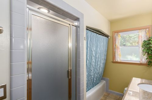 1252 118, Milwaukee WI 53214-2133 exterior