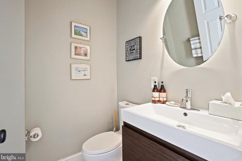 418 Fayette St, Alexandria VA 22314-2228 exterior