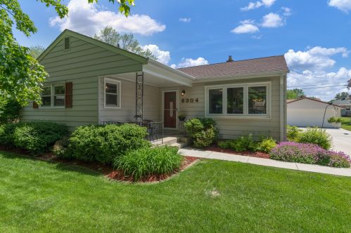 8304 52nd St, Milwaukee, WI 53223-3519