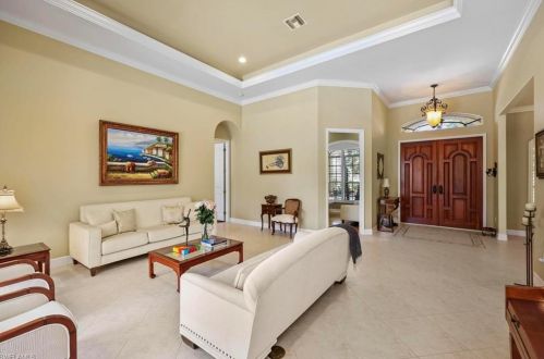 7476 Treeline Dr, Naples FL 34119-9727 exterior